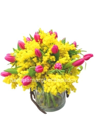 Bouquet di tulipani piu mimosa e verdi