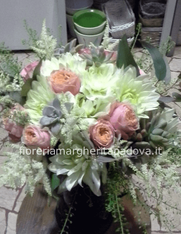 Omaggio da concordare a telefono al nostro numero (fiori di stagione)